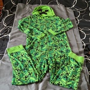 Boys Minecraft onesie pajamas sz Lg.